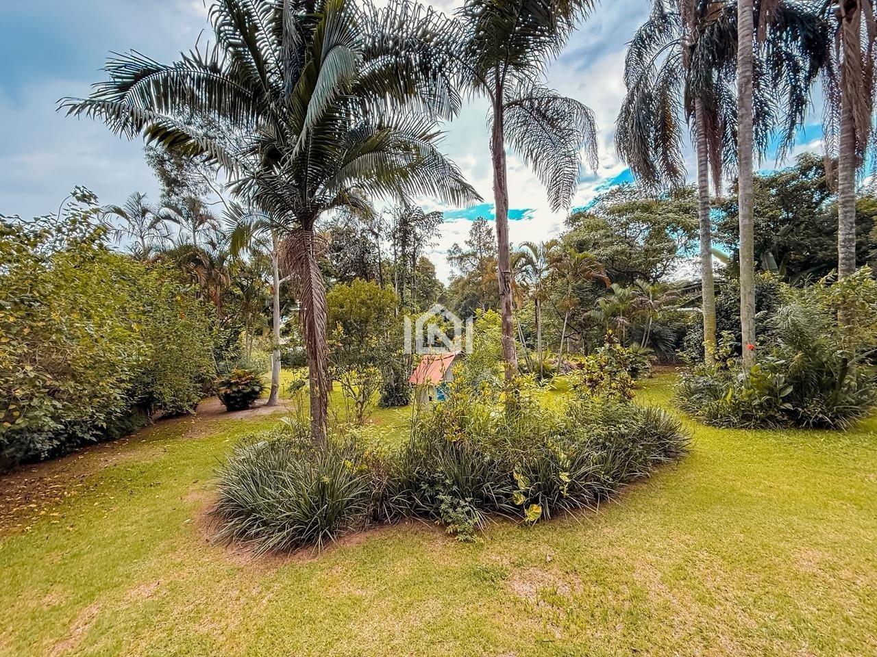terreno a venda no condominio bosque do vianna