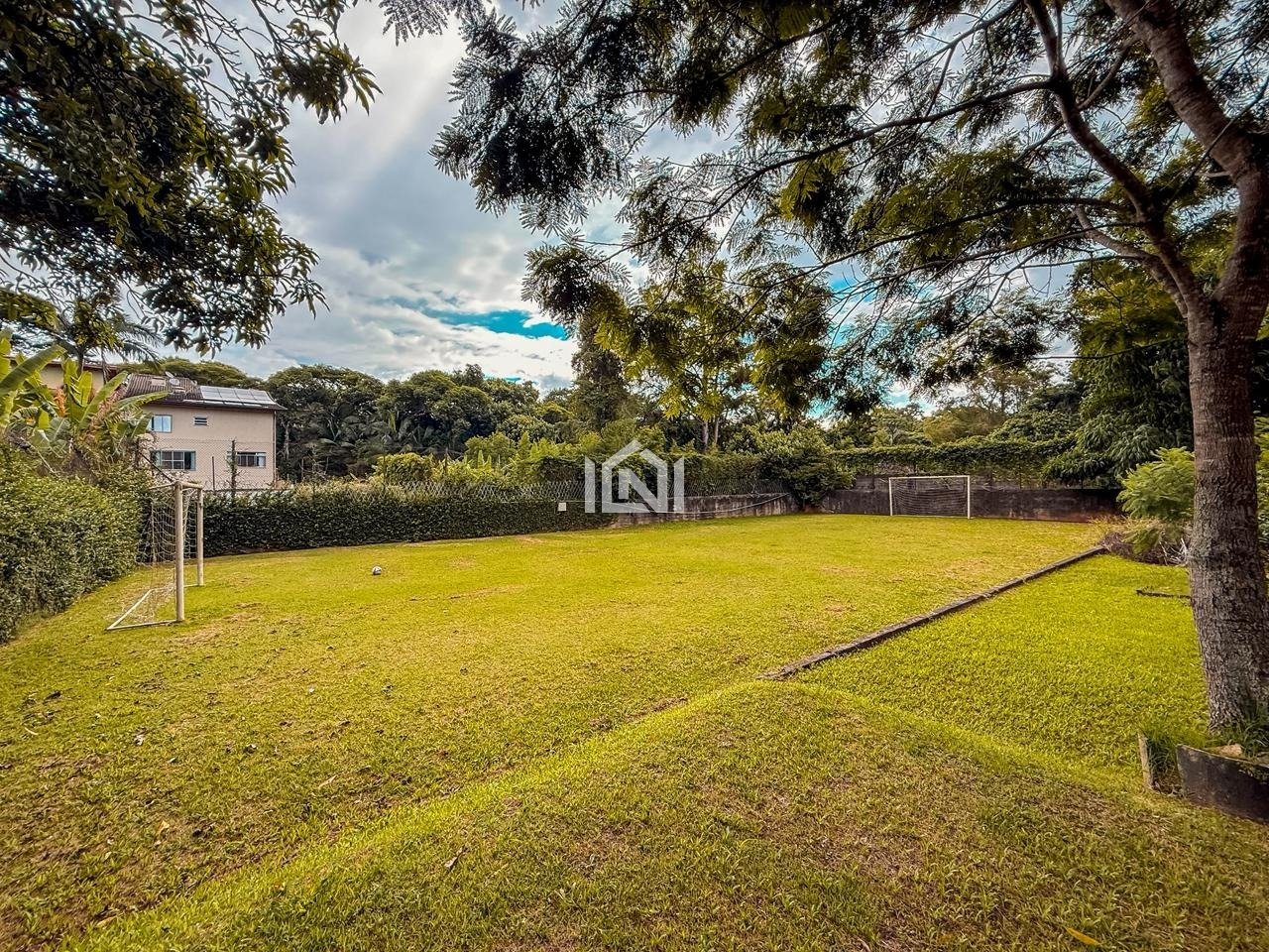 terreno a venda no condominio bosque do vianna
