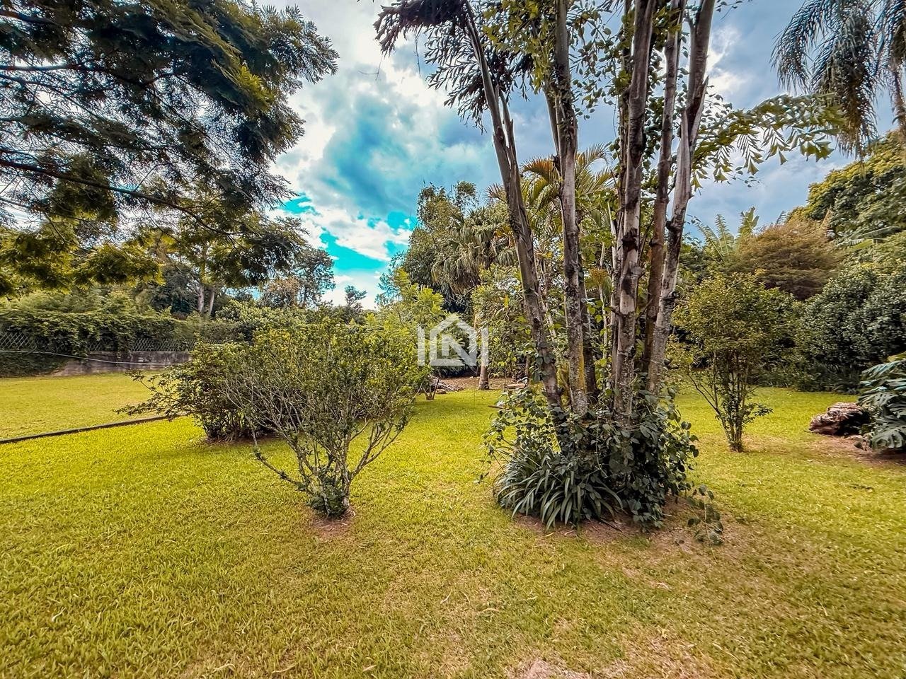 terreno a venda no condominio bosque do vianna