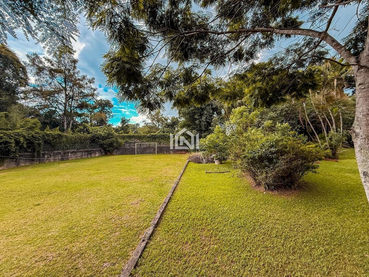 terreno a venda no condominio bosque do vianna