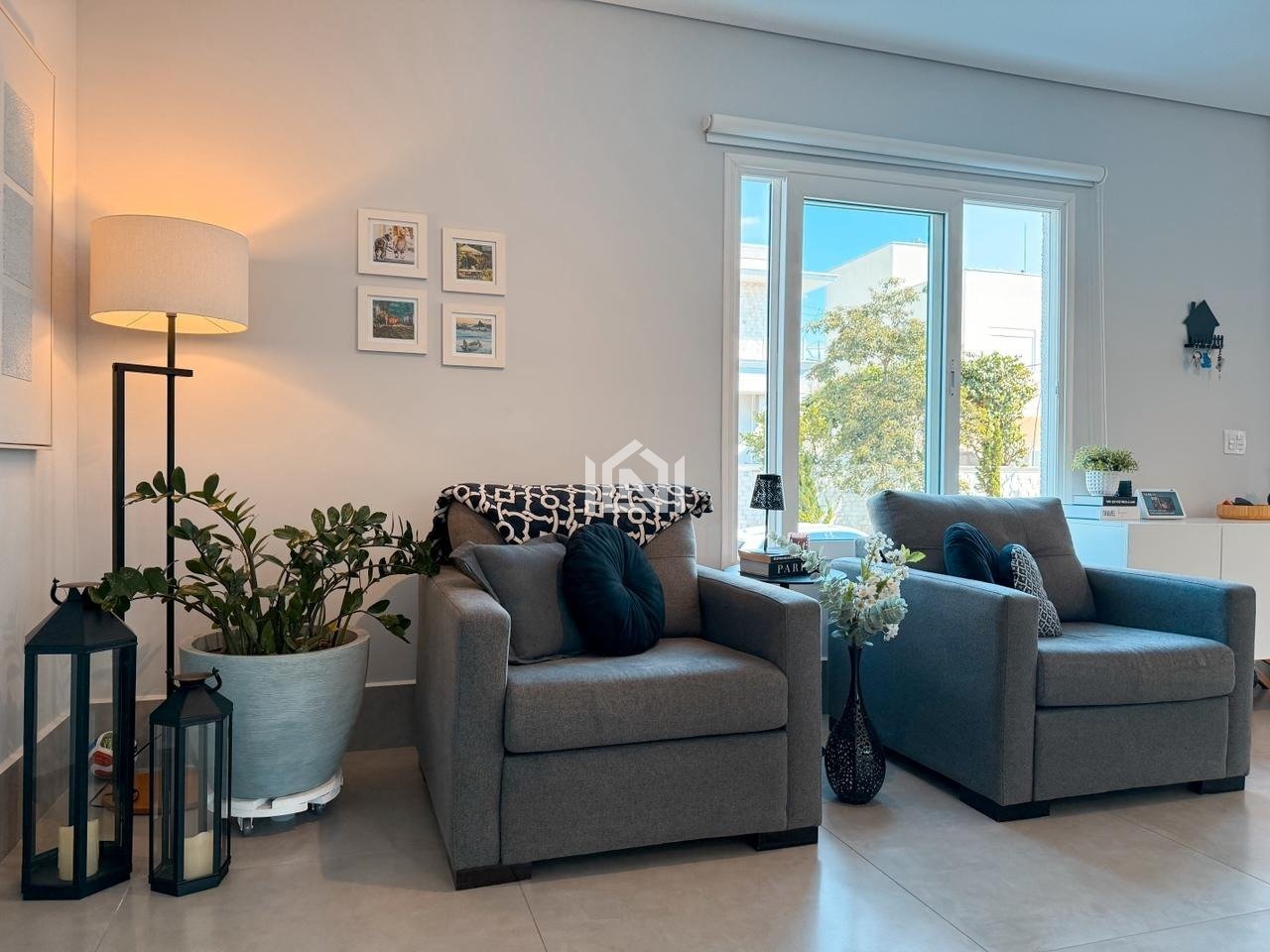 casa a venda no condominio residencial boa vista - sala de estar