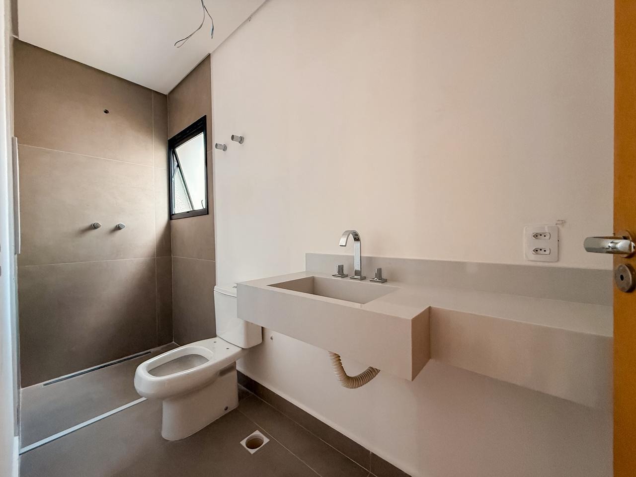 casa a venda no condominio vintage arte de morar - banheiro da suite terrea