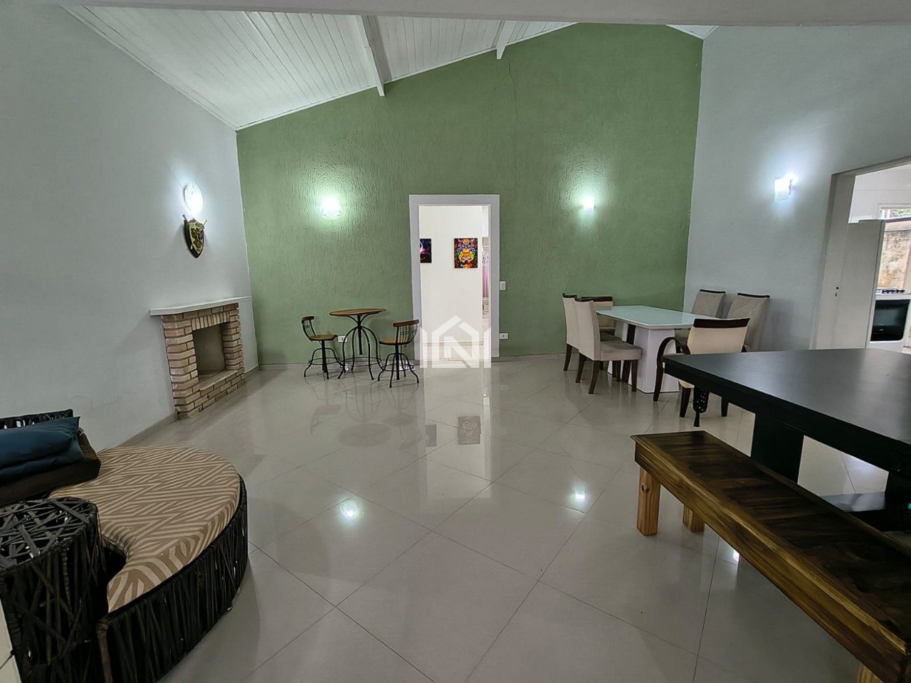 casa a venda no condominio santa adelia  - sala de lareira e jantar