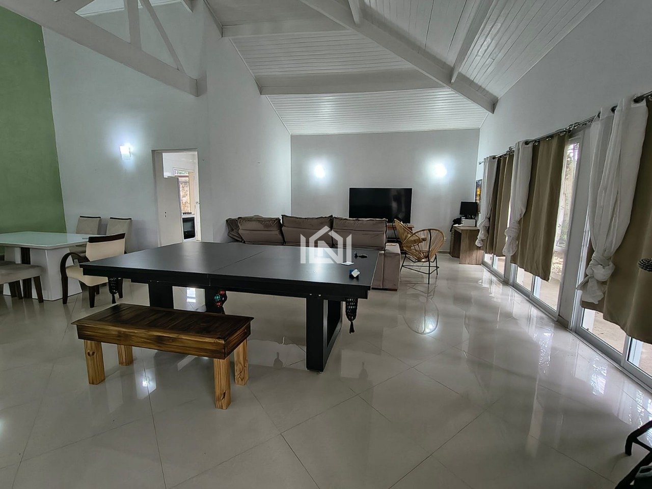 casa a venda no condominio santa adelia  - salas