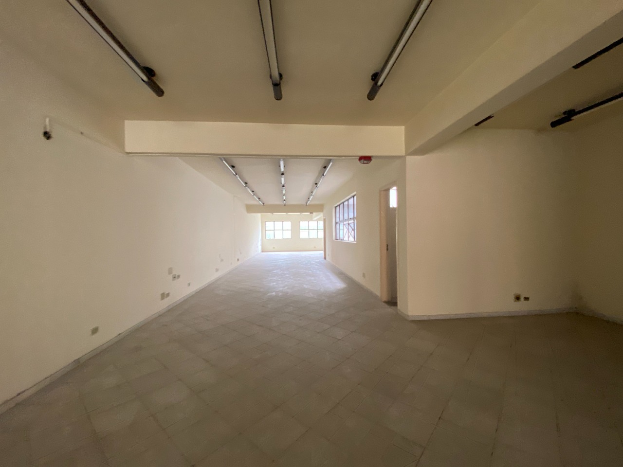 Prédio Comercial Paquetá - Santos SP | Família Imóveis