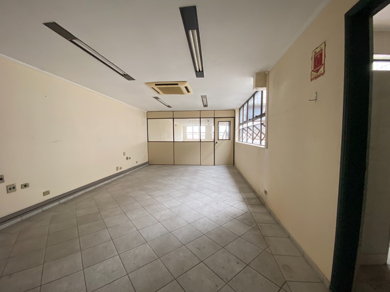 Prédio Comercial Paquetá - Santos SP | Família Imóveis