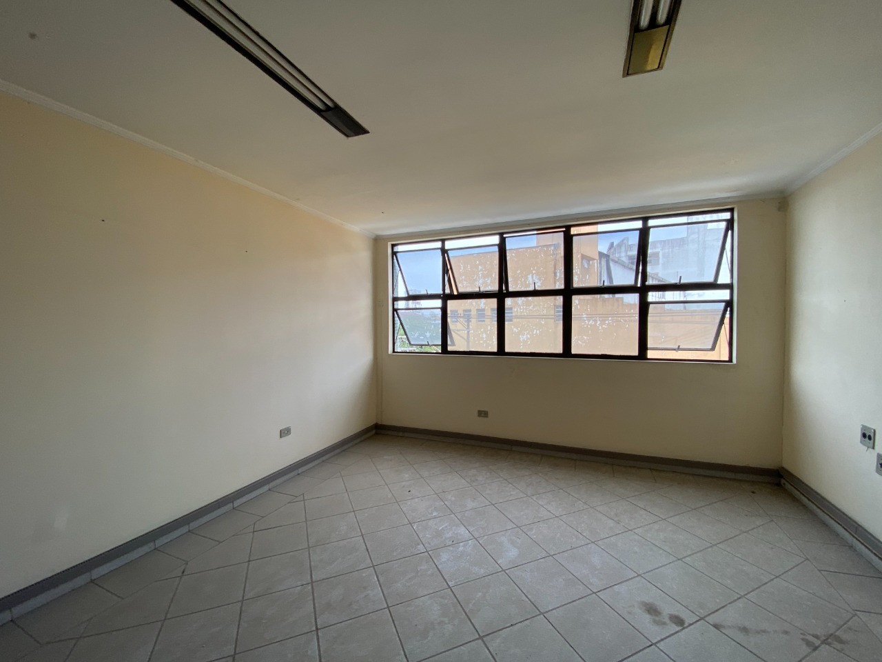 Prédio Comercial Paquetá - Santos SP | Família Imóveis
