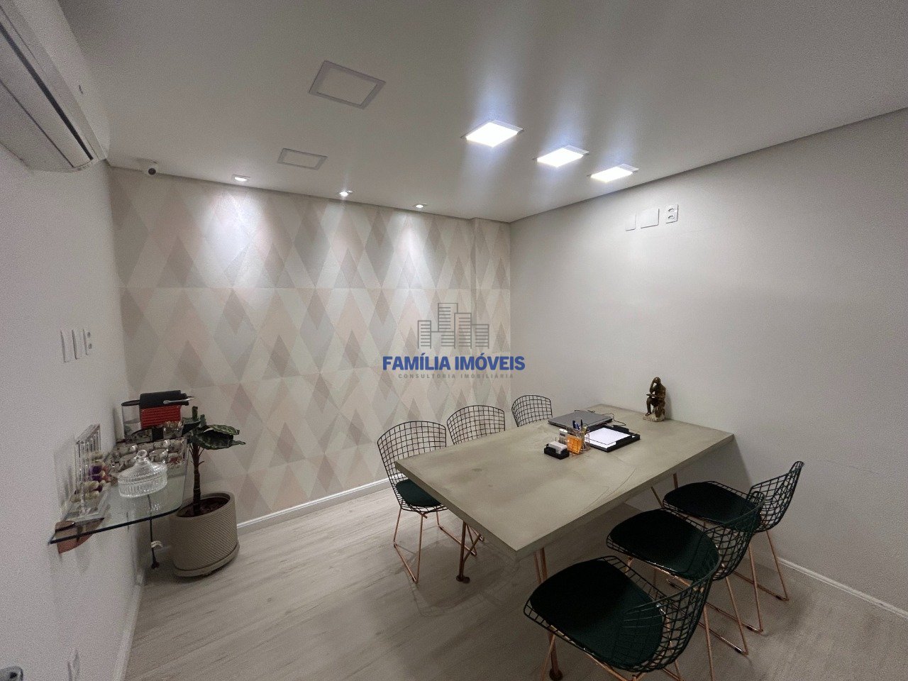 Sala/Conjunto Gonzaga - Santos SP | Família Imóveis