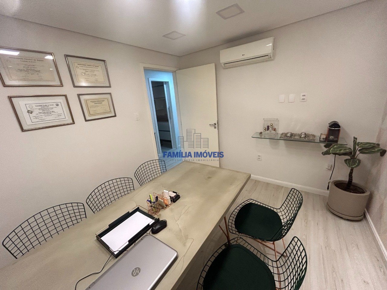 Sala/Conjunto Gonzaga - Santos SP | Família Imóveis
