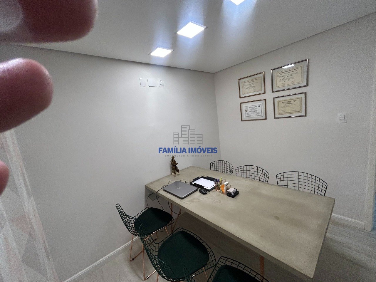 Sala/Conjunto Gonzaga - Santos SP | Família Imóveis