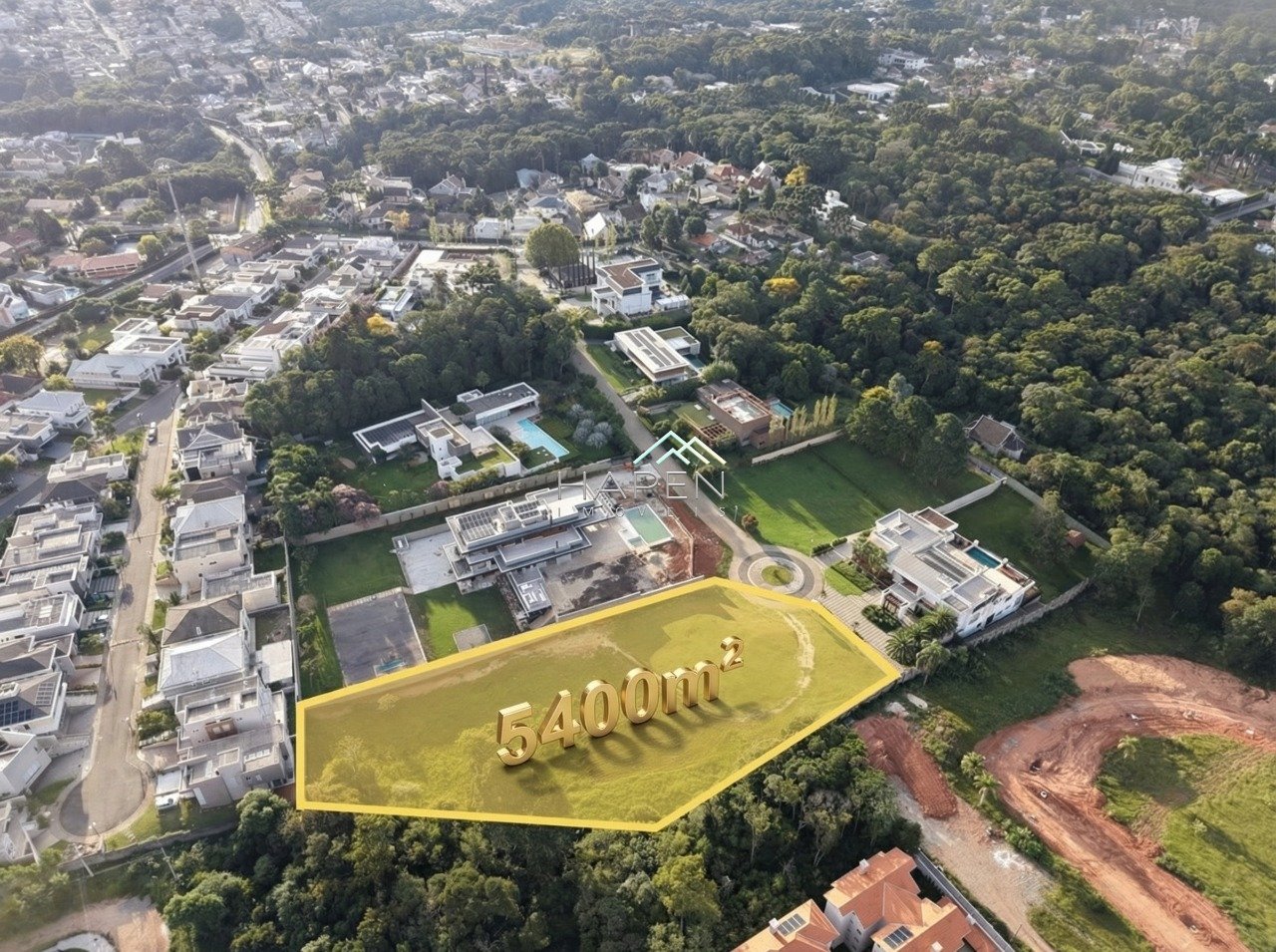 Terreno exclusivo à venda em condomínio de Alto Padrão em Curitiba.