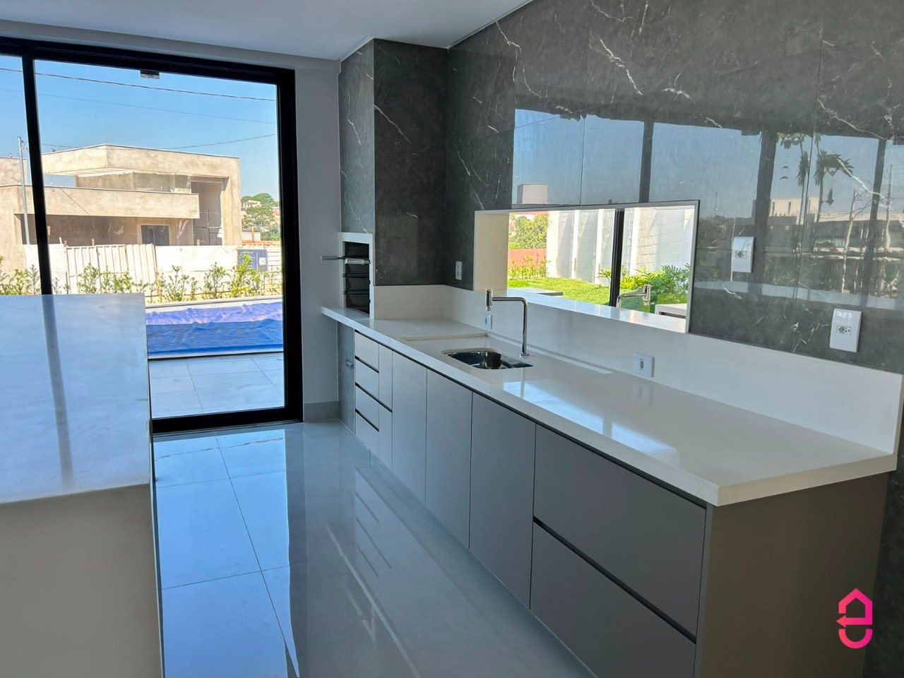 Jardins Sevilha - 342m² (04 Suítes) em Aparecida de Goiânia