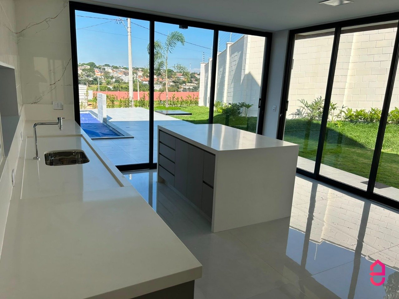 Jardins Sevilha - 342m² (04 Suítes) em Aparecida de Goiânia