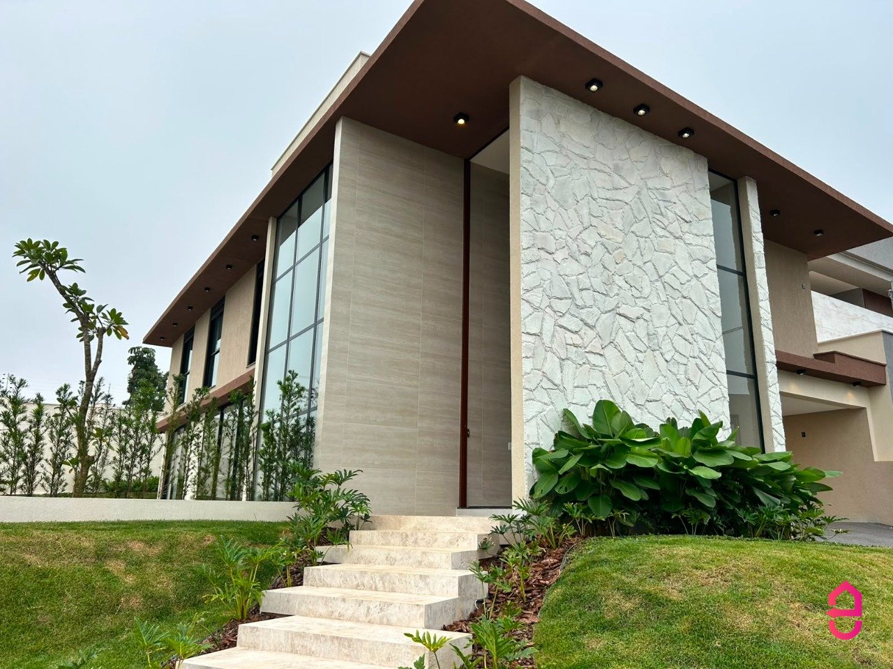 Jardins Sevilha - 342m² (04 Suítes) em Aparecida de Goiânia