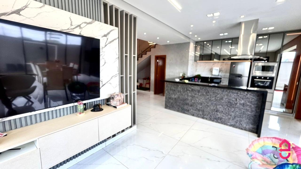Parqville Quaresmeira - 274m² (4Q sendo 2 Suítes) em Trindade - GO