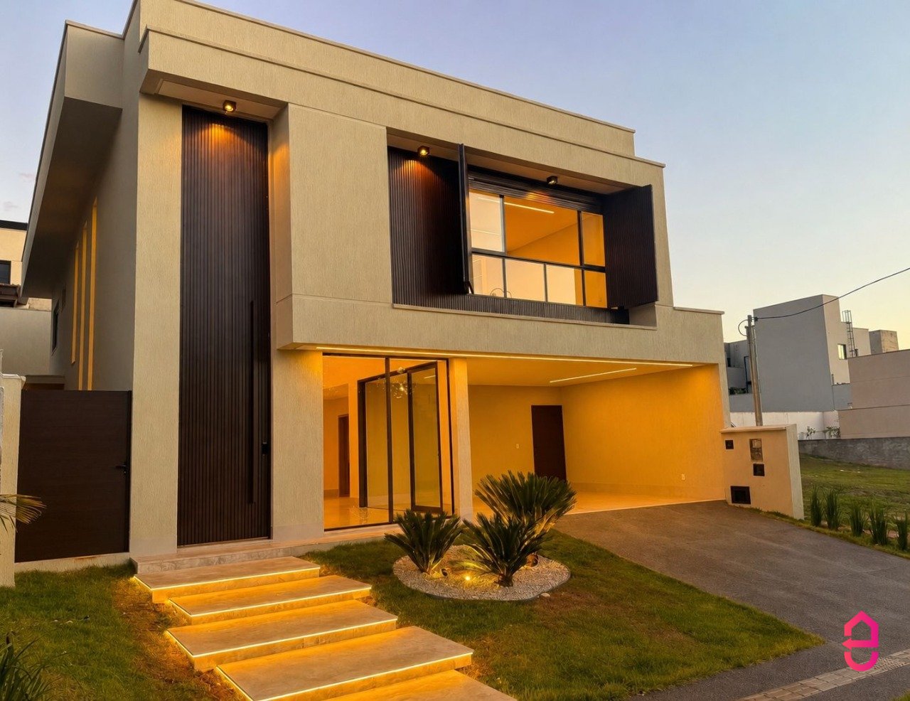 Jardins Capri - 264m² (03 Suítes) em Senador Canedo - GO