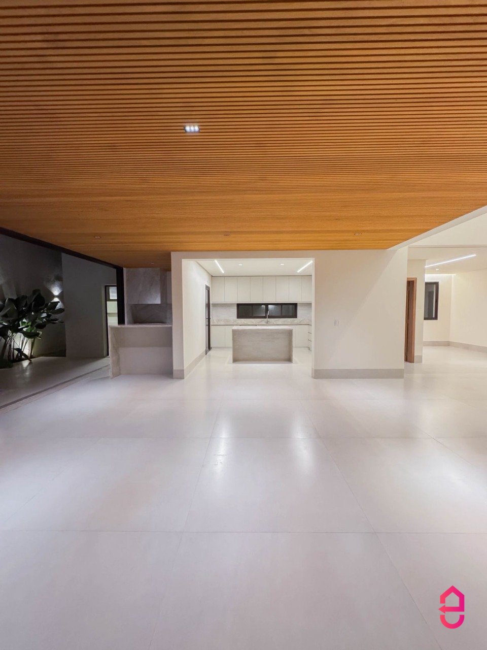 Jardins Capri - 264m² (03 Suítes) em Senador Canedo - GO