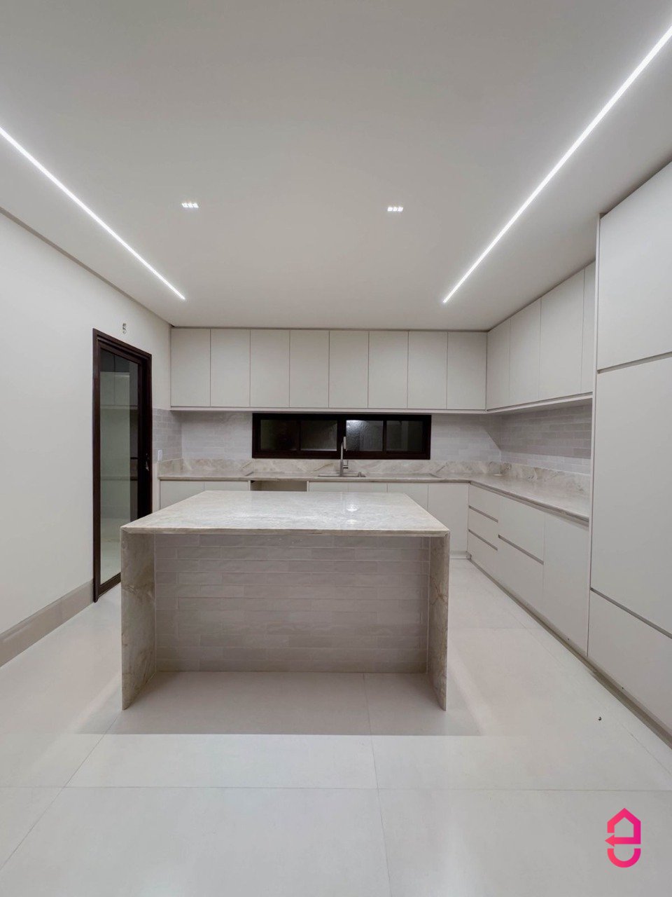 Jardins Capri - 264m² (03 Suítes) em Senador Canedo - GO