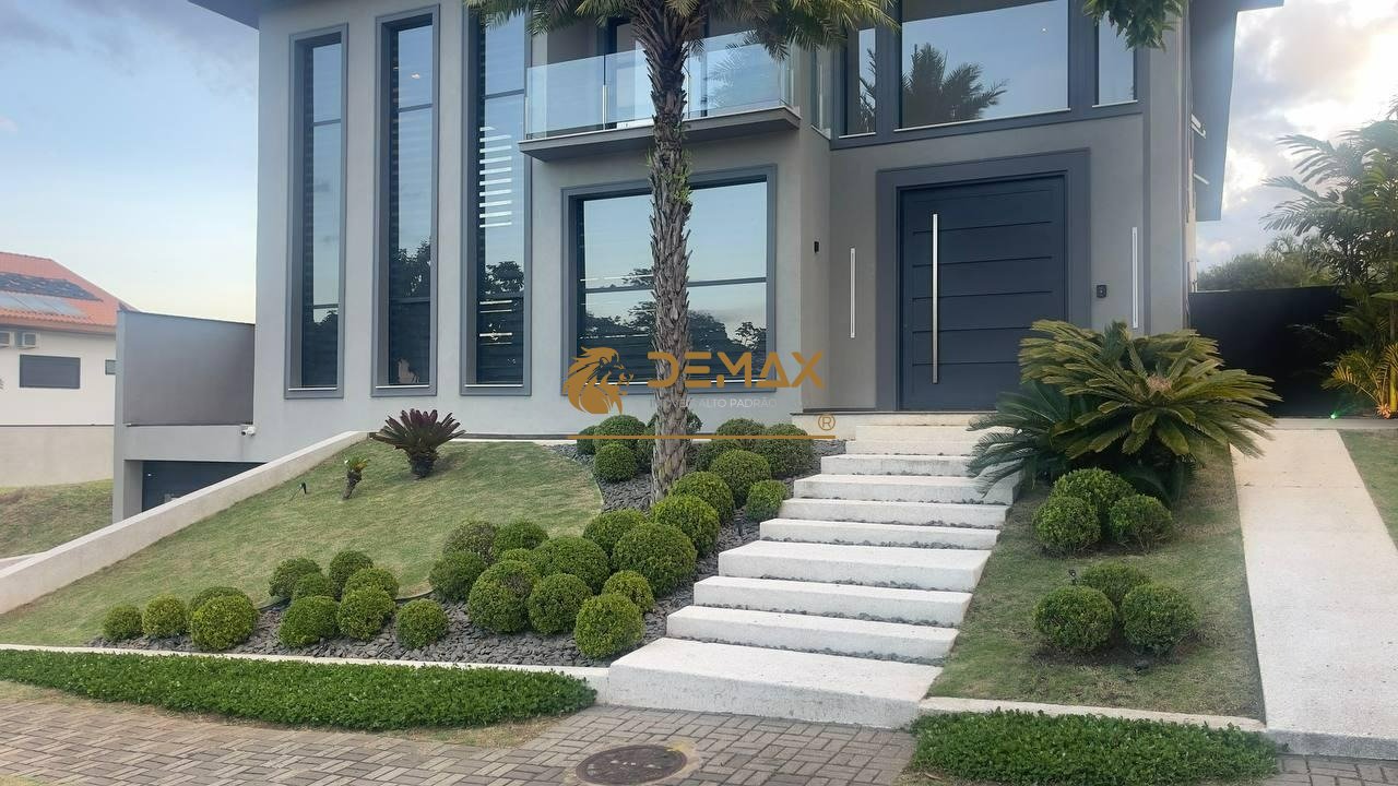 Casa com 600m², 4 dormitórios, 4 suítes, 5 vagas no bairro Condomínio Reserva do Paratehy em São José dos Campos para Comprar