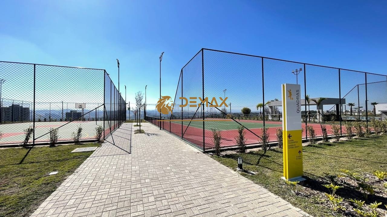 Sobrado com 290m², 4 dormitórios, 4 suítes, 4 vagas no bairro Urbanova - Terras Alpha em São José dos Campos para Comprar