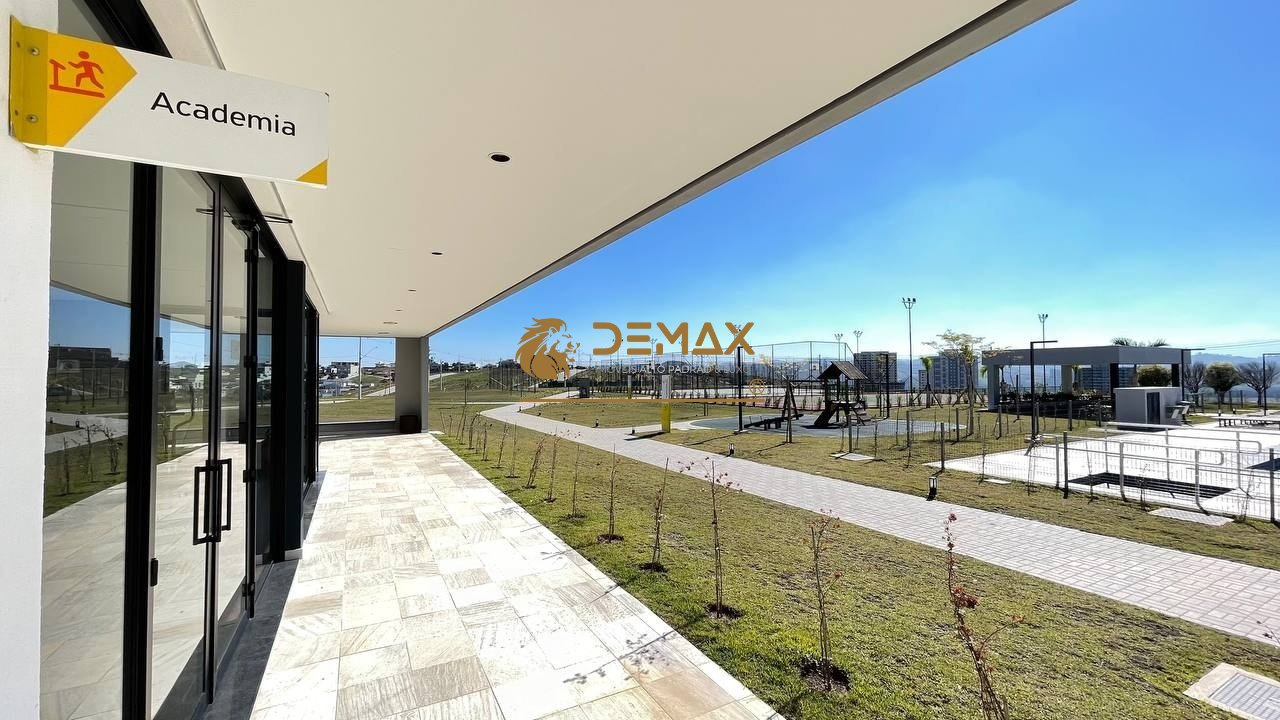 Sobrado com 309m², 4 dormitórios, 4 suítes, 3 vagas no bairro Urbanova - Terras Alpha em São José dos Campos para Comprar