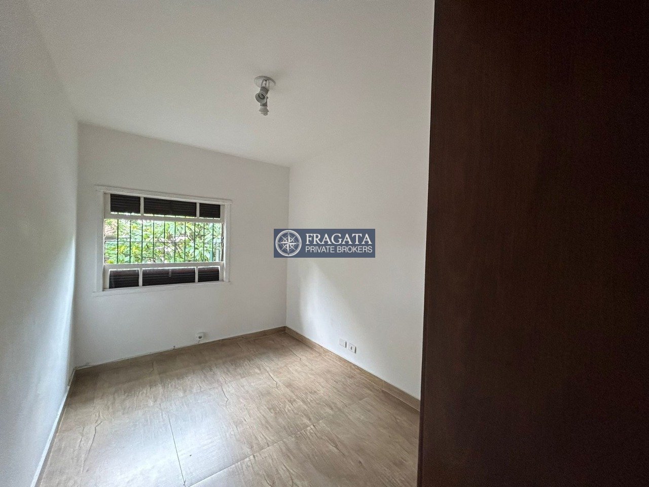 Imagem da propriedade FRA21565 19