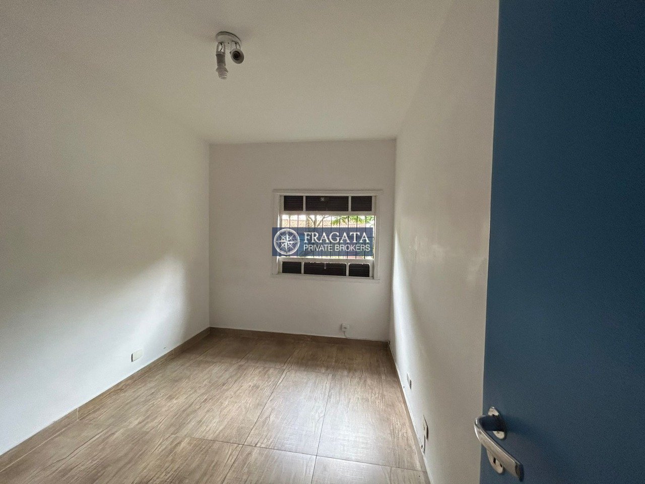 Imagem da propriedade FRA21565 21