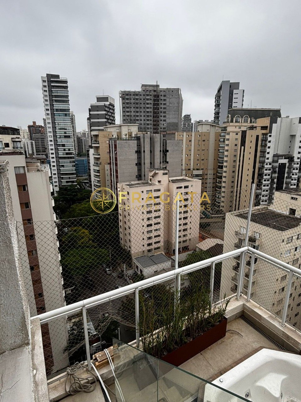 Imagem da propriedade FRA1745850 39