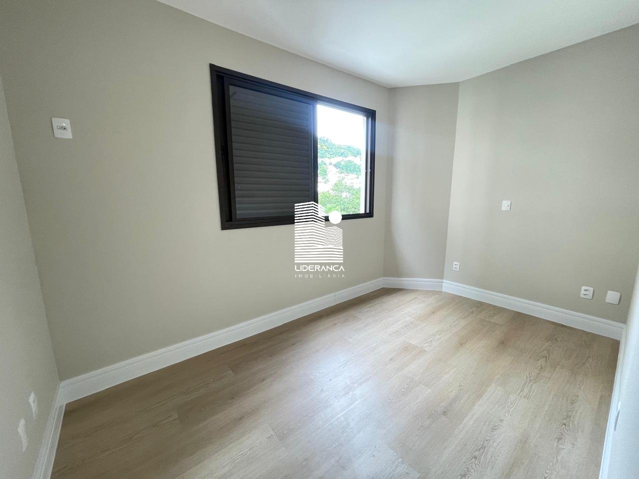 Imagem da propriedade LC774 15