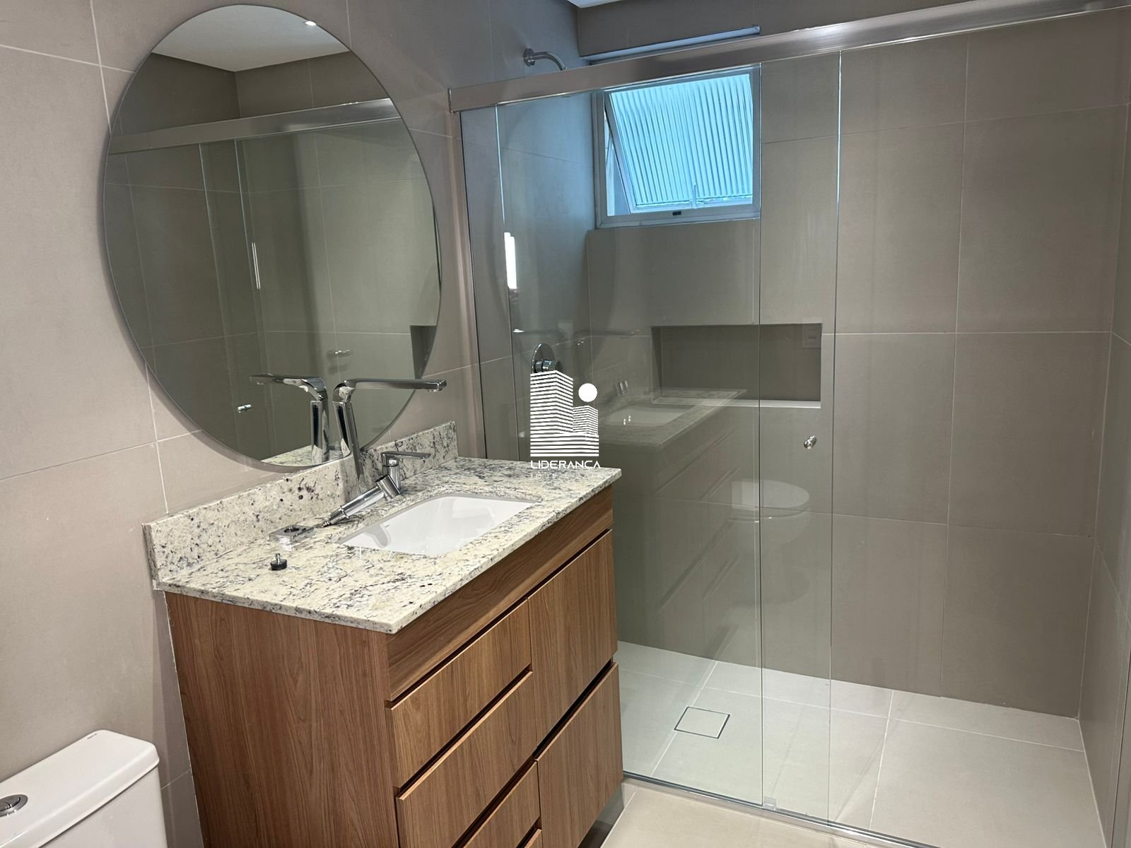 Imagem da propriedade ST81 8