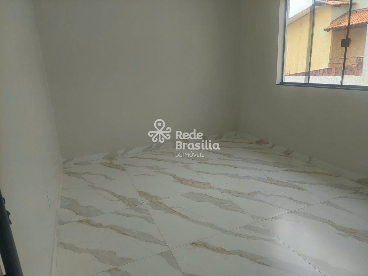 Imagem da propriedade EZ8229 8