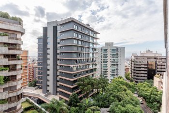 Apartamento com 257m² e 3 dormitórios, 2 suítes, 4 vagas no bairro Bela Vista em Porto Alegre para Comprar