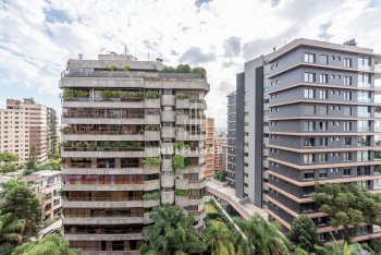Apartamento com 257m² e 3 dormitórios, 2 suítes, 4 vagas no bairro Bela Vista em Porto Alegre para Comprar