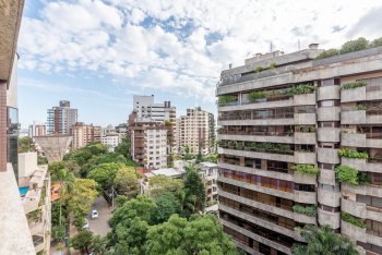 Apartamento com 257m² e 3 dormitórios, 2 suítes, 4 vagas no bairro Bela Vista em Porto Alegre para Comprar