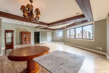 Apartamento com 257m² e 3 dormitórios, 2 suítes, 4 vagas no bairro Bela Vista em Porto Alegre para Comprar
