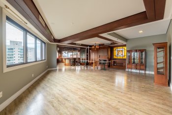Apartamento com 257m² e 3 dormitórios, 2 suítes, 4 vagas no bairro Bela Vista em Porto Alegre para Comprar