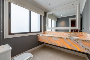 Apartamento com 257m² e 3 dormitórios, 2 suítes, 4 vagas no bairro Bela Vista em Porto Alegre para Comprar
