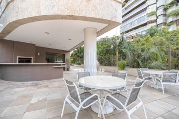 Apartamento com 257m² e 3 dormitórios, 2 suítes, 4 vagas no bairro Bela Vista em Porto Alegre para Comprar