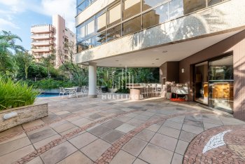 Apartamento com 257m² e 3 dormitórios, 2 suítes, 4 vagas no bairro Bela Vista em Porto Alegre para Comprar