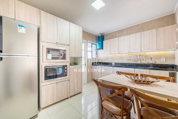 Apartamento com 106m² e 3 dormitórios, 1 suíte, 1 vaga no bairro Menino Deus em Porto Alegre para Comprar
