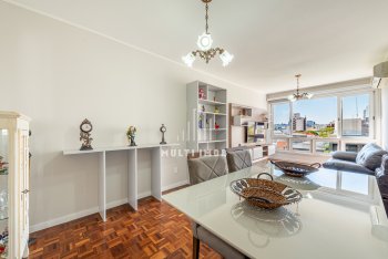 Apartamento com 106m² e 3 dormitórios, 1 suíte, 1 vaga no bairro Menino Deus em Porto Alegre para Comprar