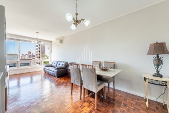 Apartamento com 106m² e 3 dormitórios, 1 suíte, 1 vaga no bairro Menino Deus em Porto Alegre para Comprar