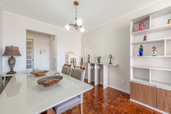 Apartamento com 106m² e 3 dormitórios, 1 suíte, 1 vaga no bairro Menino Deus em Porto Alegre para Comprar