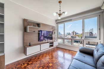 Apartamento com 106m² e 3 dormitórios, 1 suíte, 1 vaga no bairro Menino Deus em Porto Alegre para Comprar