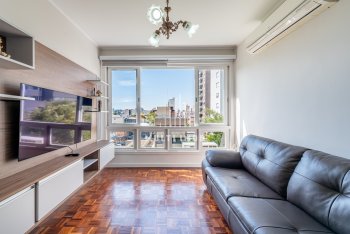 Apartamento com 106m² e 3 dormitórios, 1 suíte, 1 vaga no bairro Menino Deus em Porto Alegre para Comprar
