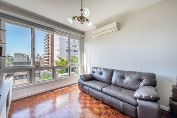 Apartamento com 106m² e 3 dormitórios, 1 suíte, 1 vaga no bairro Menino Deus em Porto Alegre para Comprar