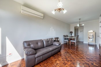Apartamento com 106m² e 3 dormitórios, 1 suíte, 1 vaga no bairro Menino Deus em Porto Alegre para Comprar