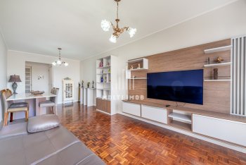 Apartamento com 106m² e 3 dormitórios, 1 suíte, 1 vaga no bairro Menino Deus em Porto Alegre para Comprar