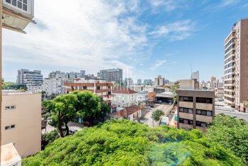 Apartamento com 106m² e 3 dormitórios, 1 suíte, 1 vaga no bairro Menino Deus em Porto Alegre para Comprar