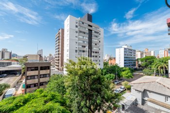 Apartamento com 106m² e 3 dormitórios, 1 suíte, 1 vaga no bairro Menino Deus em Porto Alegre para Comprar